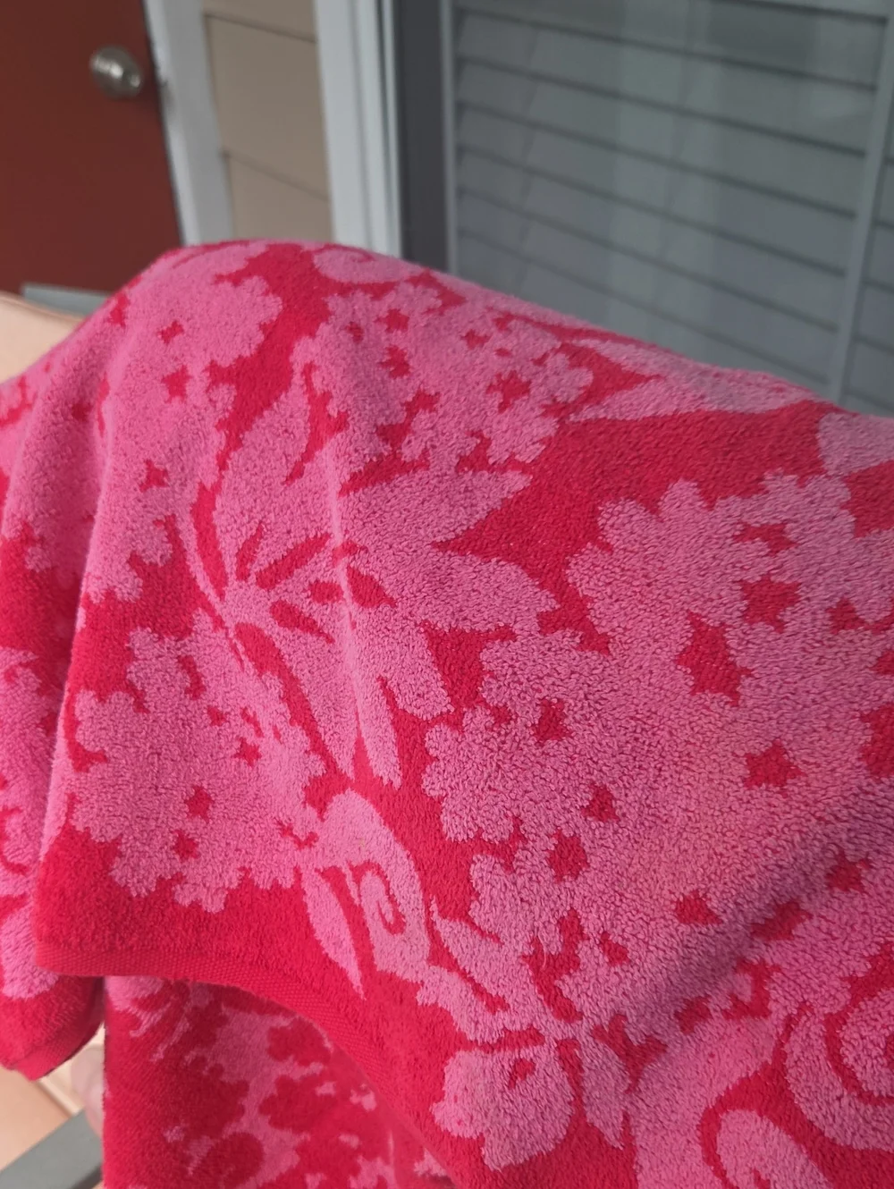 Vintage 1970's Springmaid Pink Jacquard Bath Towel